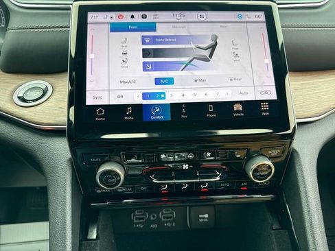 Used 2023 Jeep Grand Cherokee Summit image 19