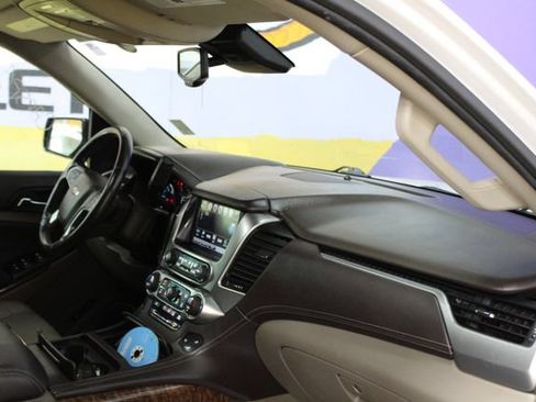 Used 2020 Chevrolet Suburban Premier AWD/4WD image 12