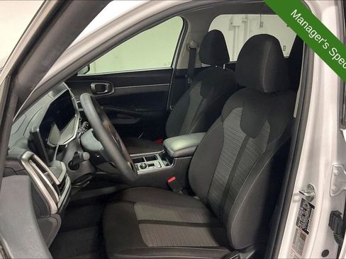 Used 2024 Kia Sorento LX FWD image 31