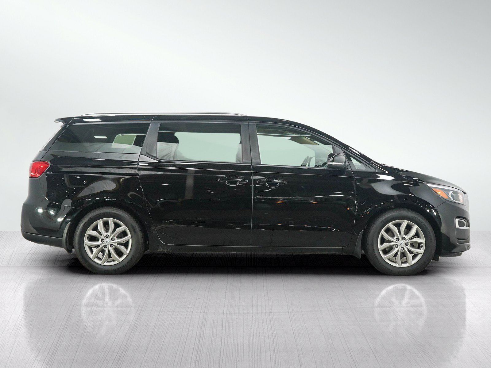 Used 2019 Kia Sedona EX FWD image 6