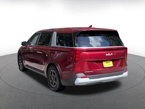 Used 2026 Kia Carnival FWD image 11