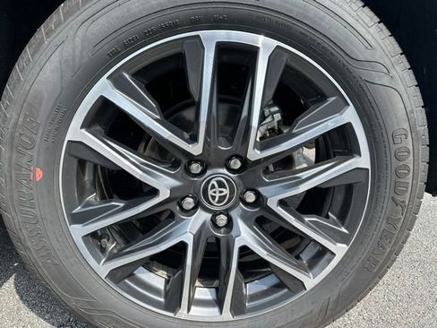 Used 2026 Toyota Corolla Cross XLE AWD/4WD image 6