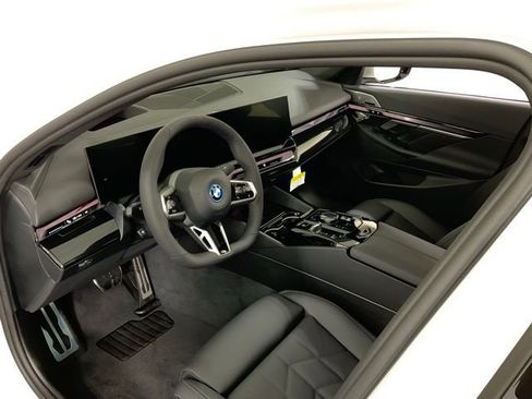 Used 2024 BMW i5 eDrive40i w/ M Sport Package RWD image 31