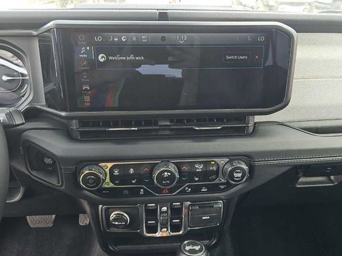 Used 2025 Jeep Wrangler Unlimited Sahara w/ Safety Group AWD/4WD image 9