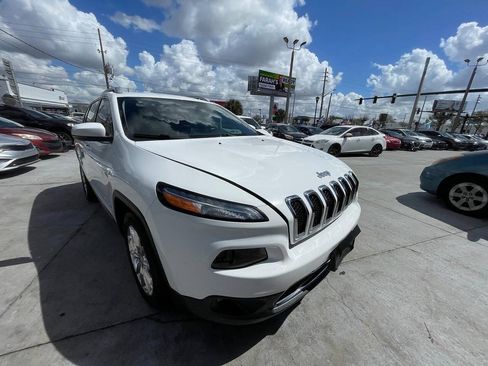 Used 2017 Jeep Cherokee Limited FWD image 8