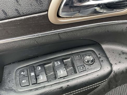 Used 2016 Jeep Grand Cherokee Limited w/ Luxury Group II image 12