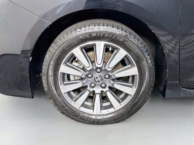 Used 2020 Toyota Sienna XLE w/ XLE Navigation Package AWD/4WD image 37