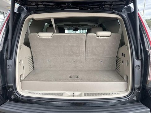 Used 2020 Cadillac Escalade Luxury RWD image 9