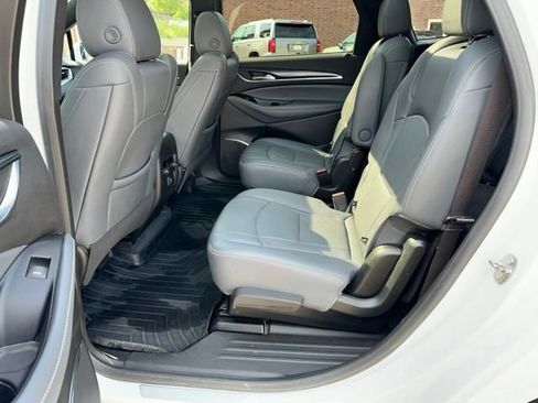 Used 2023 Buick Enclave Essence w/ Experience Buick Package FWD image 20