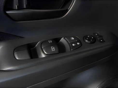 Used 2024 Nissan Kicks S image 9