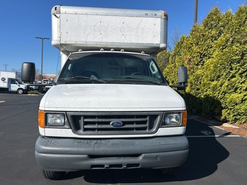 Used 2006 Ford E-450 and Econoline 450 image 2