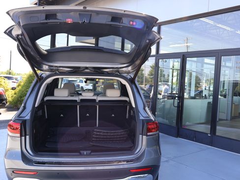 Used 2022 Mercedes-Benz GLB 250 w/ Premium Package Lite image 22