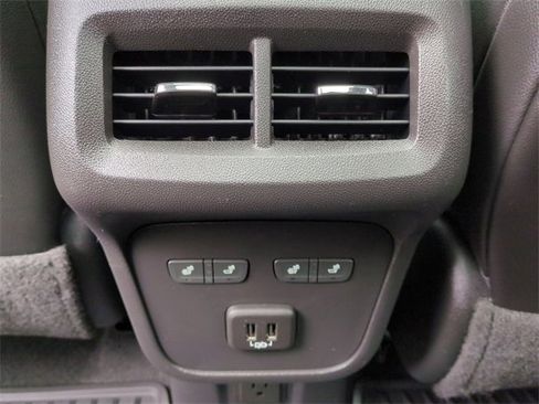 Used 2020 Chevrolet Equinox Premier image 23