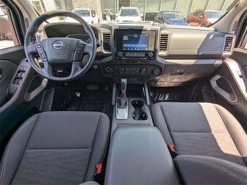 Used 2022 Nissan Frontier SV w/ Technology Package image 18