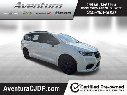 Used 2025 Chrysler Pacifica Limited