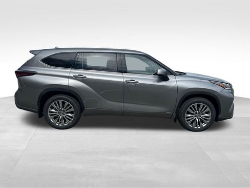 New 2026 Toyota Highlander Platinum AWD/4WD image 6