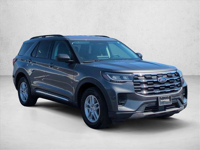 Used 2025 Ford Explorer Active AWD/4WD image 3