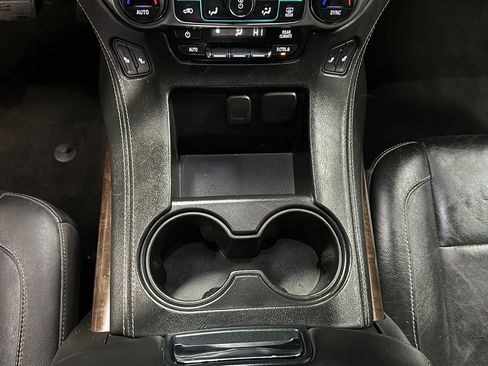 Used 2018 Chevrolet Suburban LT image 27