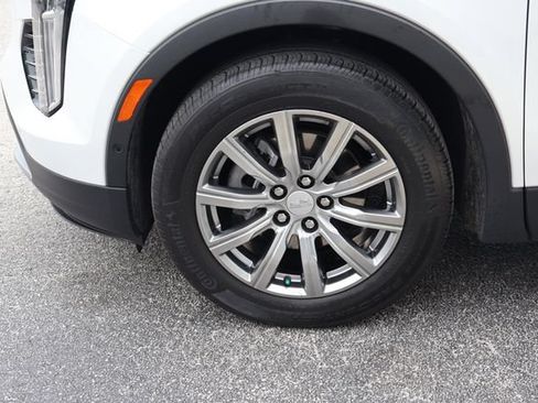 Used 2022 Cadillac XT4 Premium Luxury w/ Enhanced Visibility Package FWD image 12