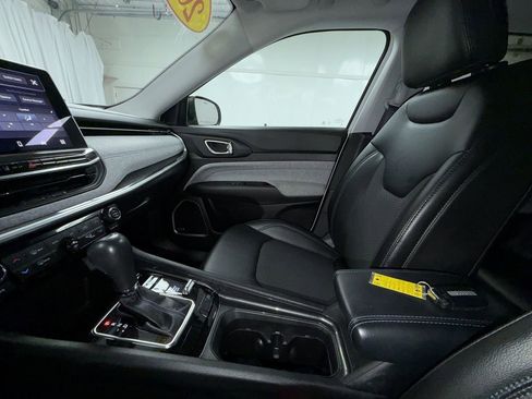 Used 2022 Jeep Compass Latitude w/ Sun and Sound Group image 6