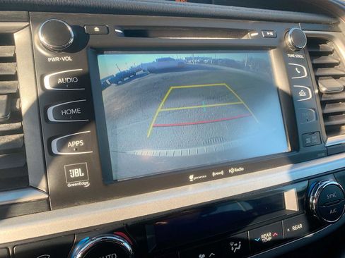 Used 2017 Toyota Highlander Limited image 14