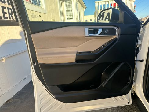 Used 2020 Ford Explorer XLT image 19