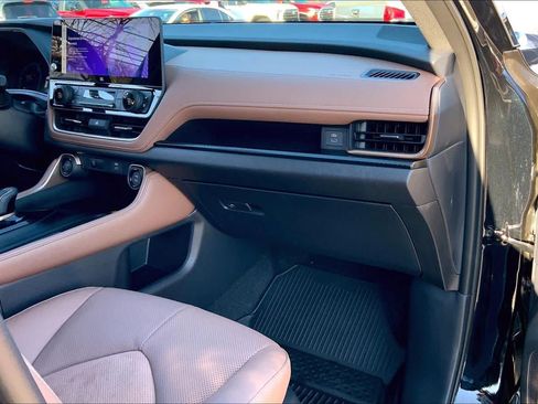 Used 2026 Toyota Grand Highlander AWD Hybrid image 18