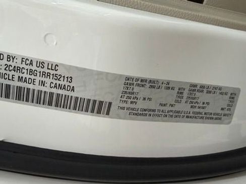 Used 2024 Chrysler Pacifica Touring-L FWD image 28