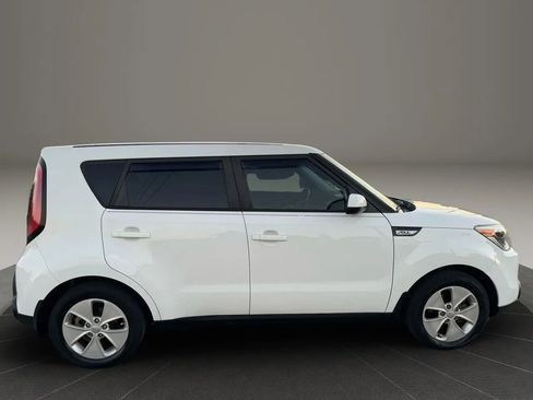 Used 2016 Kia Soul FWD image 2