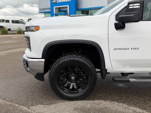 Used 2025 Chevrolet Silverado 2500 LT w/ Convenience Package AWD/4WD image 11