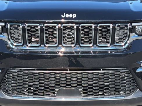 New 2025 Jeep Grand Cherokee Limited image 9