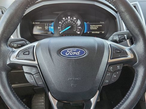 Used 2022 Ford Edge Titanium AWD/4WD image 11
