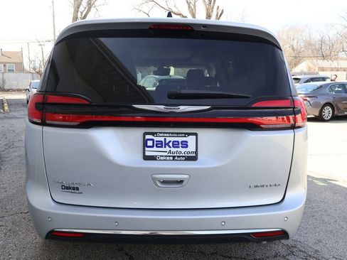 Used 2024 Chrysler Pacifica Limited FWD image 6