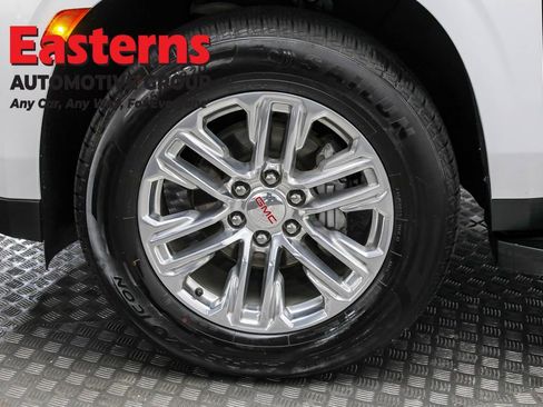 Used 2024 GMC Yukon XL SLT image 36