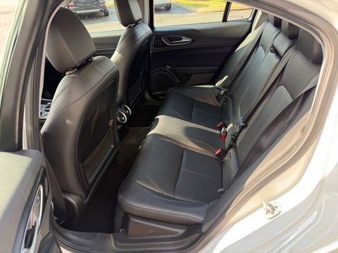 Used 2017 Alfa Romeo Giulia image 18