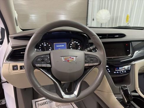 Used 2022 Cadillac XT6 Premium Luxury w/ Technology Package image 11
