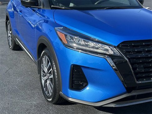 Used 2023 Nissan Kicks SR w/ SR Premium Package image 10