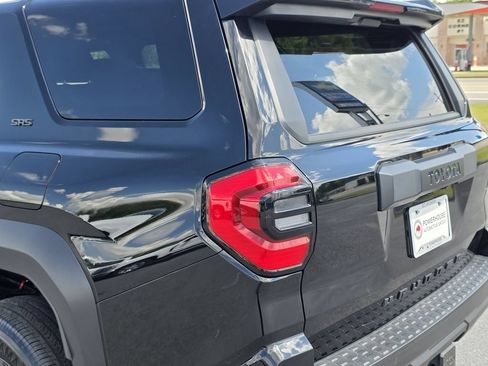 Used 2025 Toyota 4Runner SR5 AWD/4WD image 13