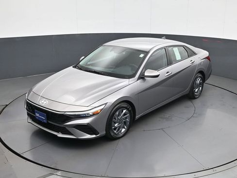 Certified 2024 Hyundai Elantra SEL image 13