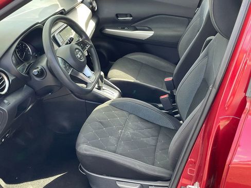 Used 2019 Nissan Kicks SV image 9