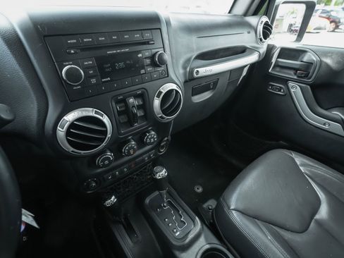 Used 2016 Jeep Wrangler Unlimited Sahara image 20