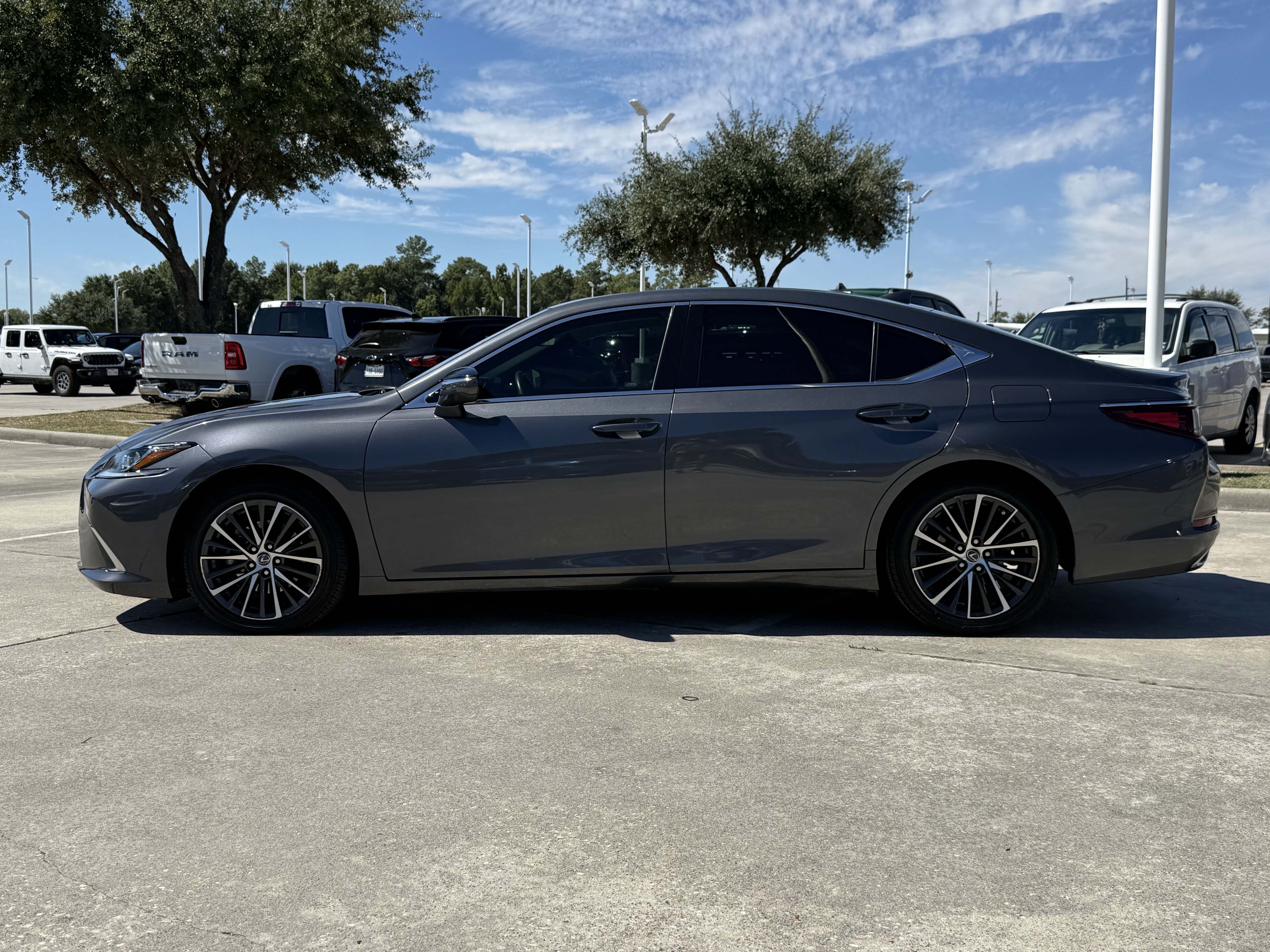 Used 2022 Lexus ES 350 w/ Premium Package FWD image 8
