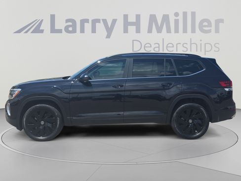 Used 2026 Volkswagen Atlas SE w/ Black Wheel Package AWD/4WD image 2