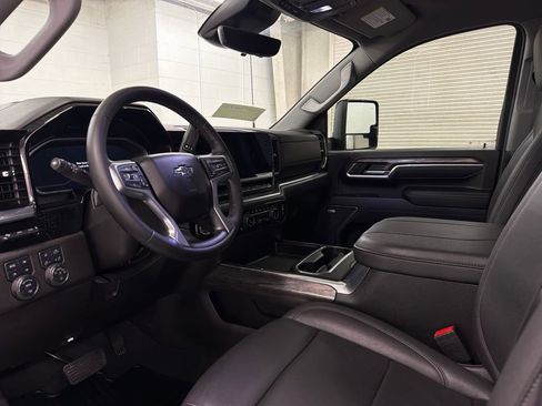 Used 2025 Chevrolet Silverado 2500 LTZ w/ Trail Boss Package AWD/4WD image 6
