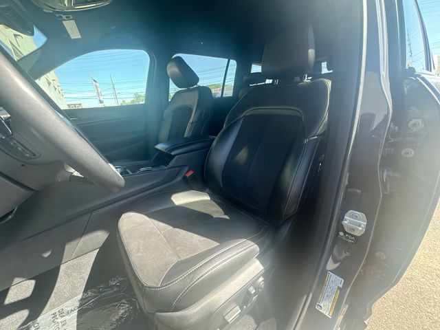 Certified 2023 Jeep Grand Cherokee L Laredo AWD/4WD image 13