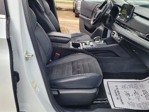 Used 2024 Mitsubishi Outlander SE image 12