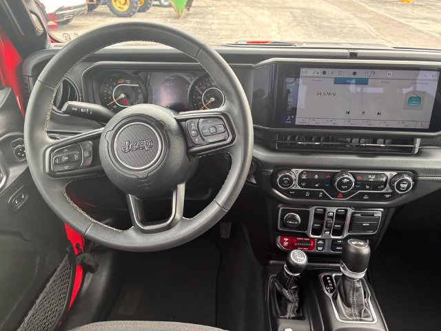 Used 2025 Jeep Wrangler Unlimited Rubicon w/ Convenience Group AWD/4WD image 15