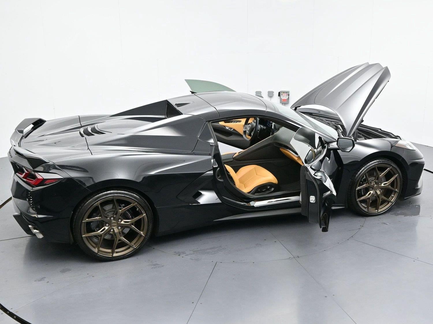 Used 2021 Chevrolet Corvette Stingray Premium Conv w/ Z51 Performance Package RWD image 48