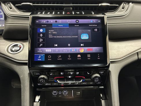 Certified 2024 Jeep Grand Cherokee L Limited w/ Luxury Tech Group II AWD/4WD image 23