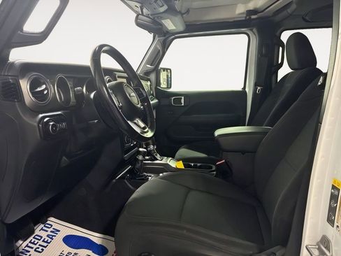 Used 2021 Jeep Wrangler Unlimited Sahara AWD/4WD image 12